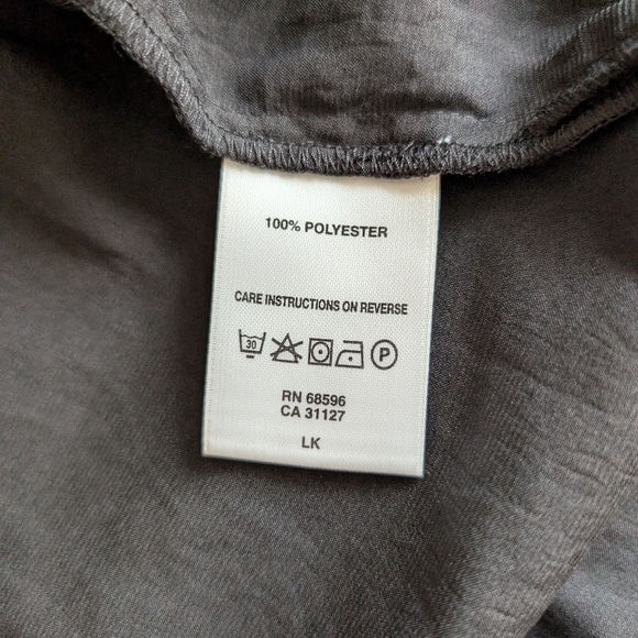 💫 NWOT Black DKNY Pintuck Button Down Blouse 💫 - Picture 5 of 6